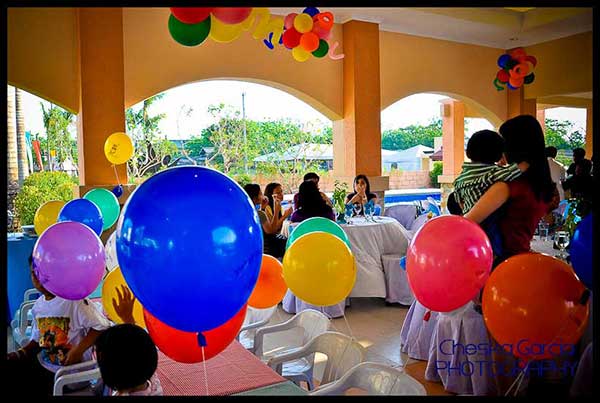 Order balloon bouquets to decorate with balloons at parties
