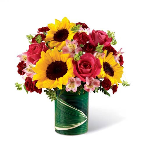 Mixed sunflower and pink rose summer flowers bouquet with leaf vase