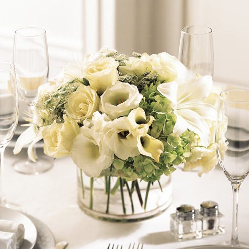Best winter white flowers and winter white wedding flowers table arrangement