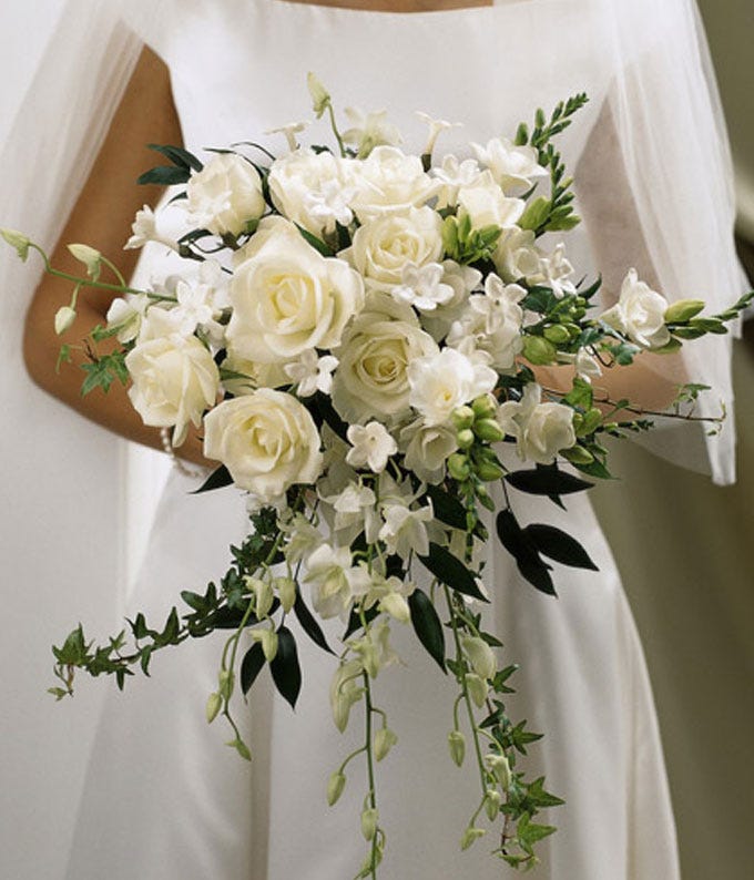 Best winter white flowers and winter white wedding flowers handheld bouquet for bride