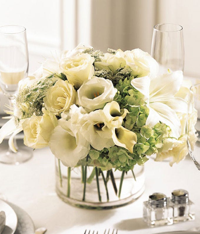 Best winter white flowers and winter white wedding flowers table arrangement